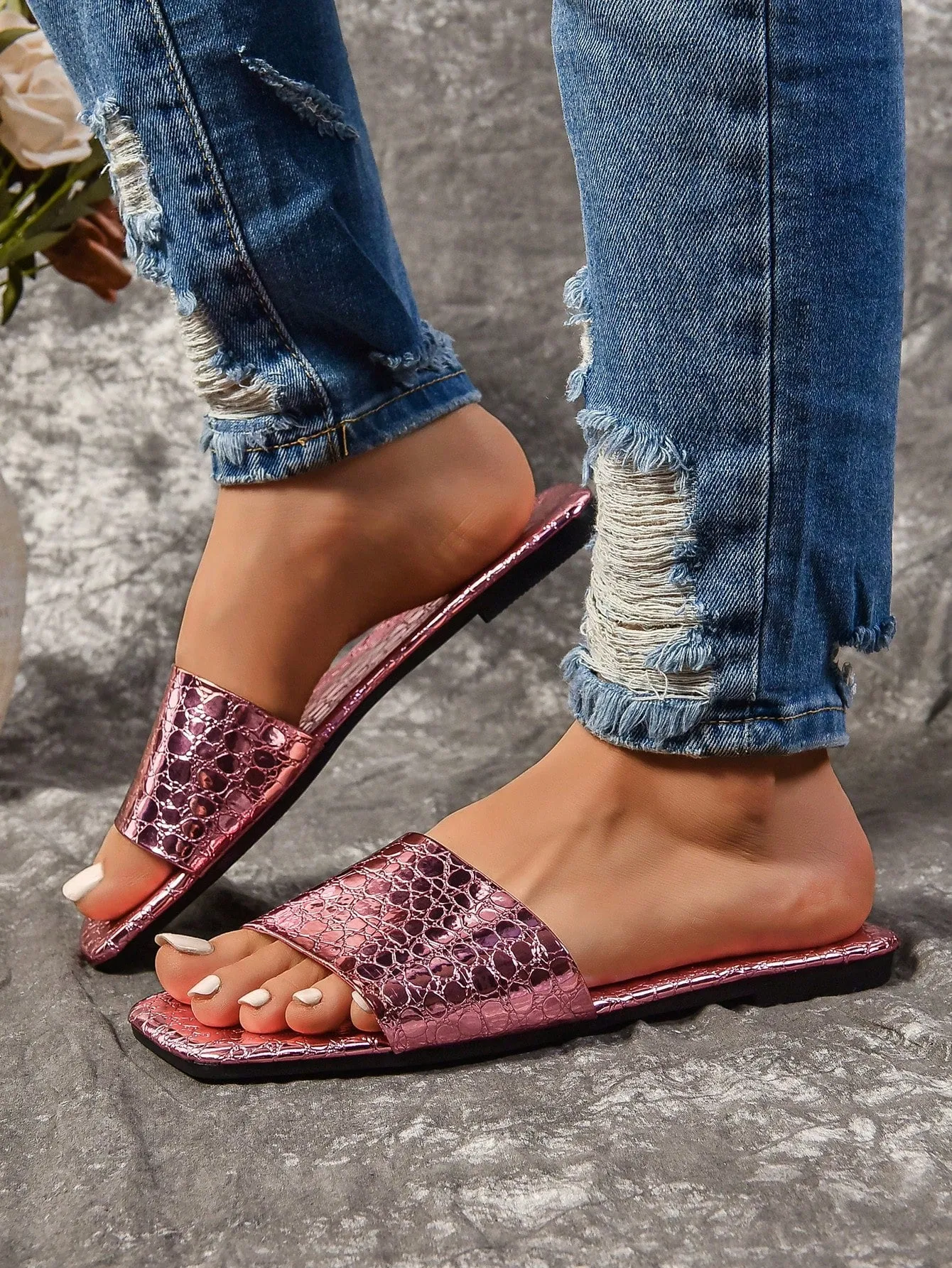 2024 Fashion Flat Sandals: Trendy Slipper for Women