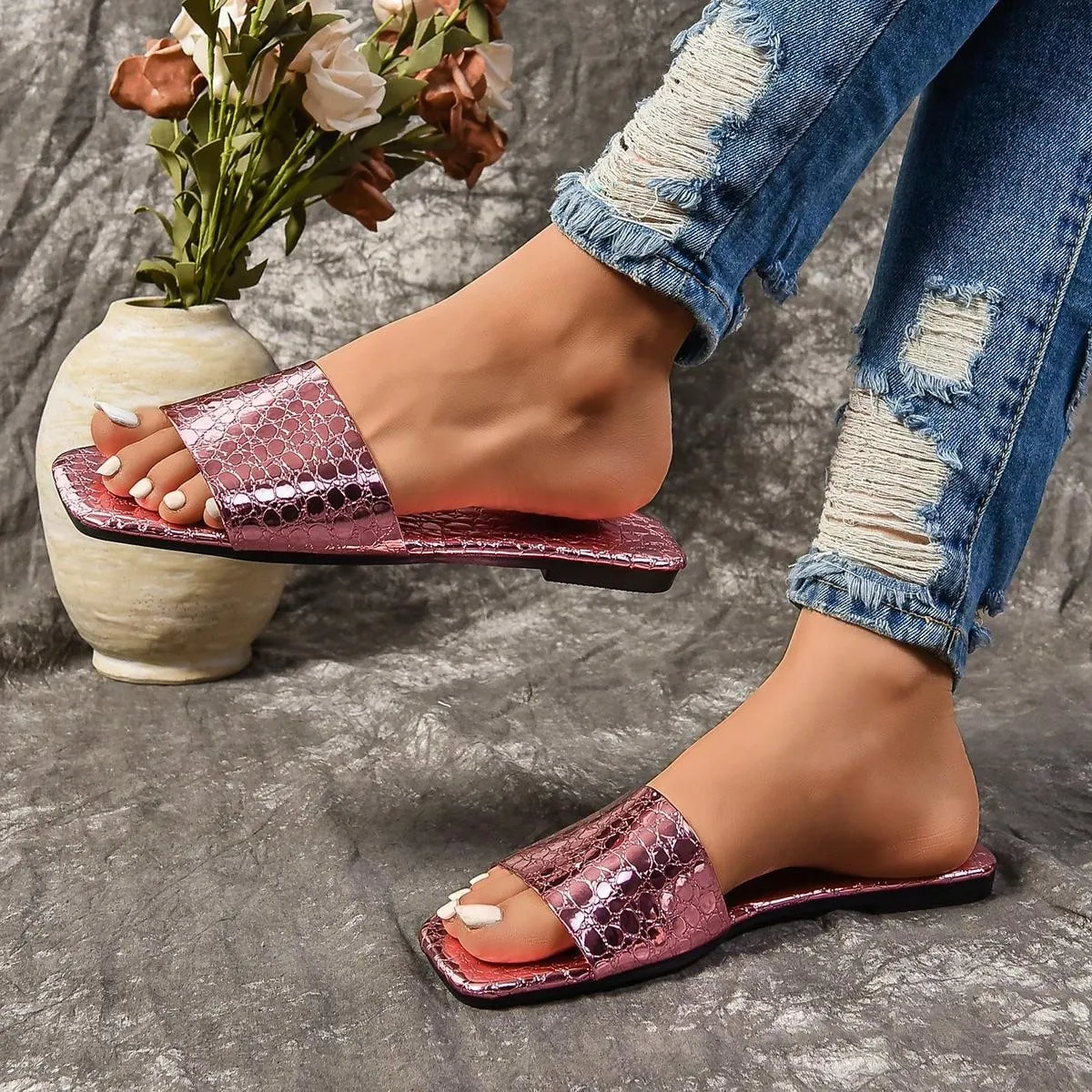 2024 Fashion Flat Sandals: Trendy Slipper for Women