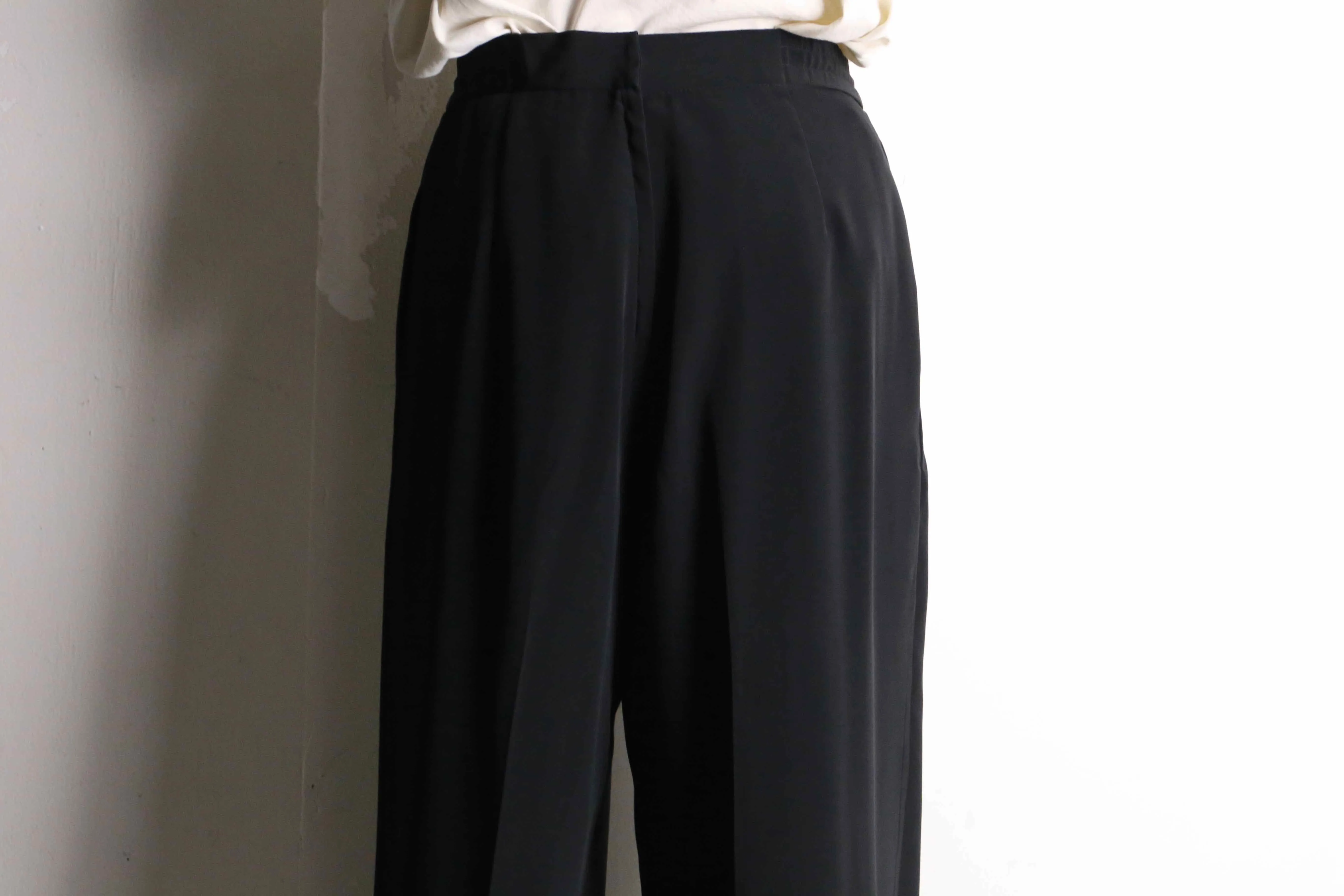 black 2-tuck easy wide slacks