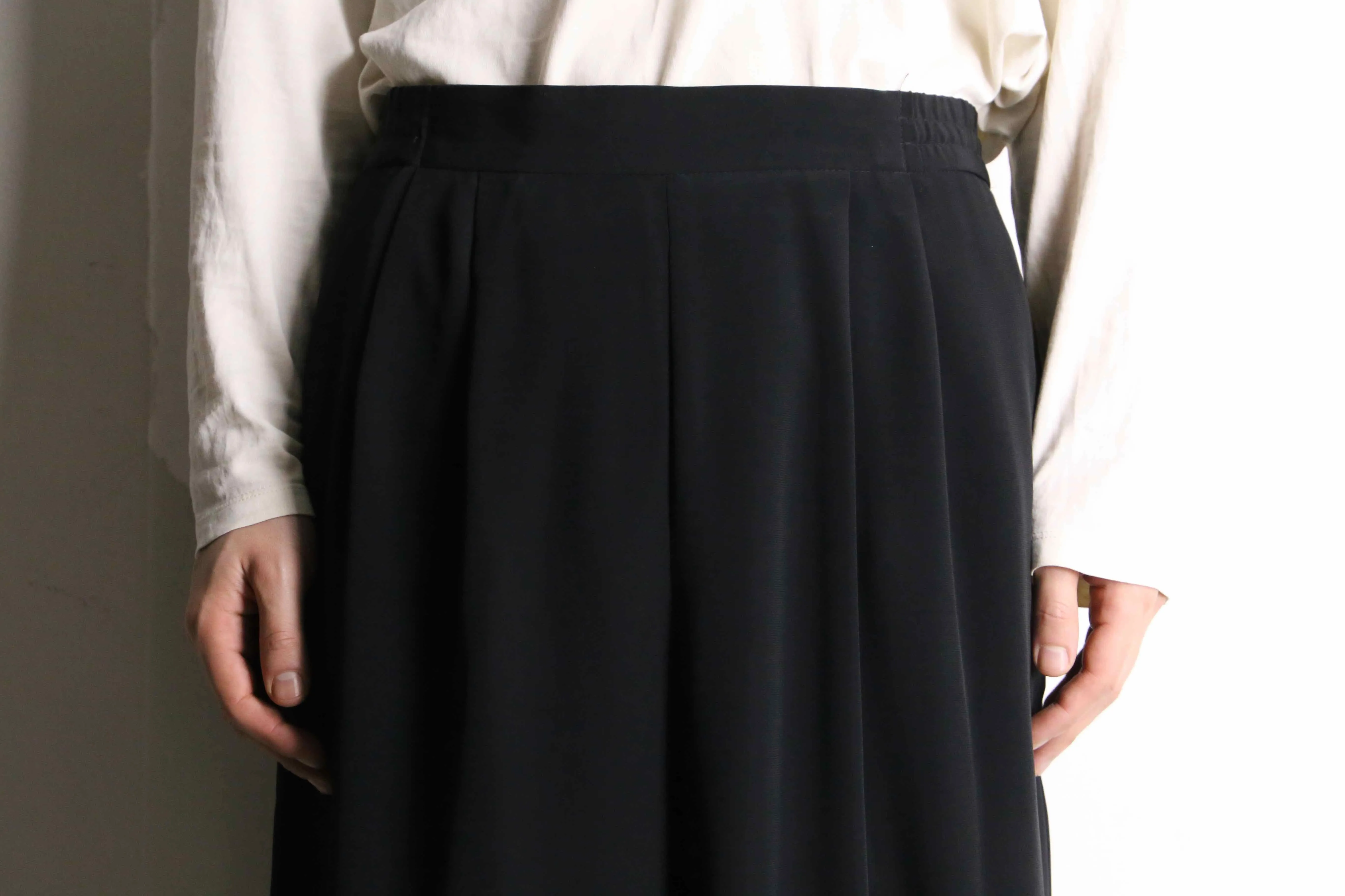 black 2-tuck easy wide slacks