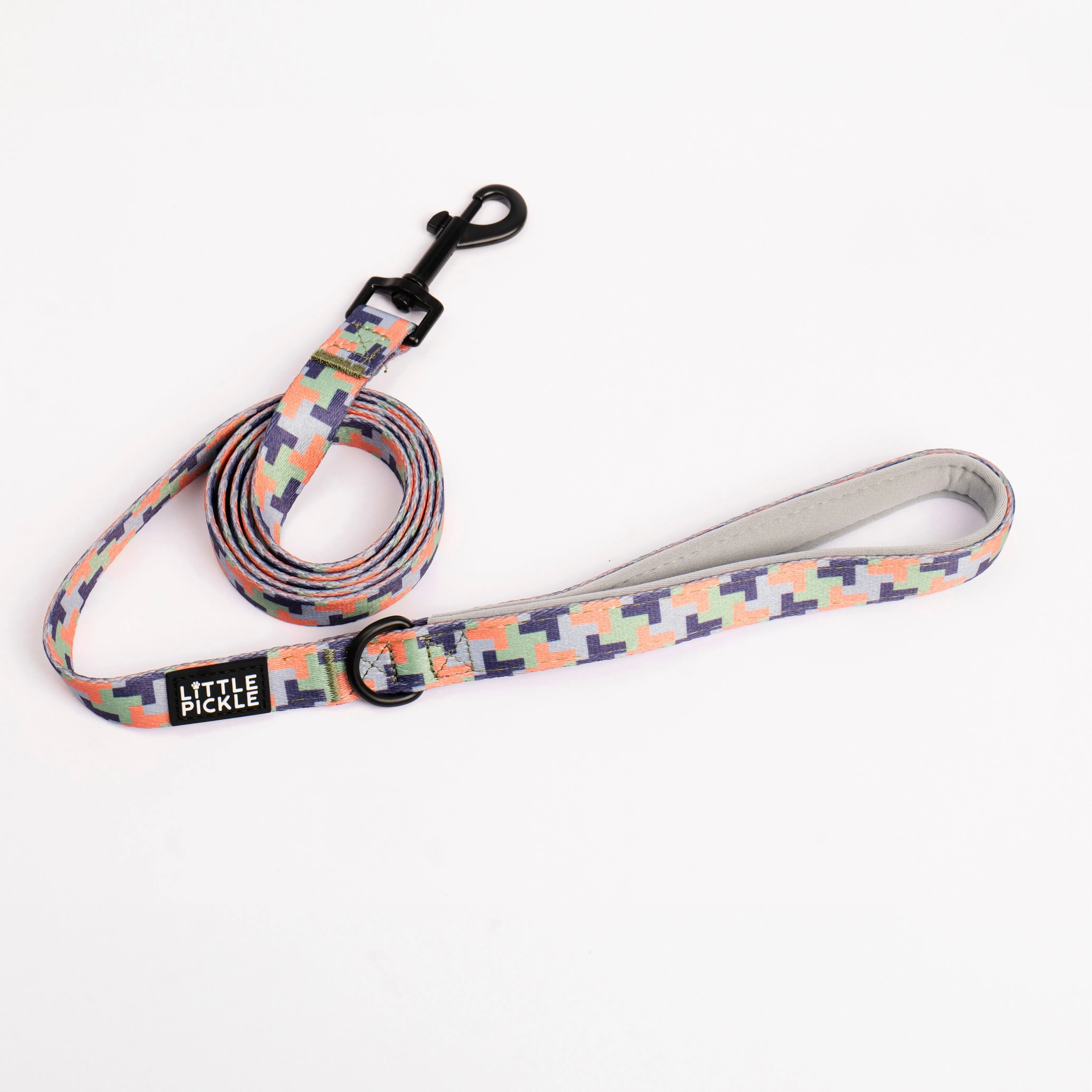 Classic Comfort Leash in Puzzler Design