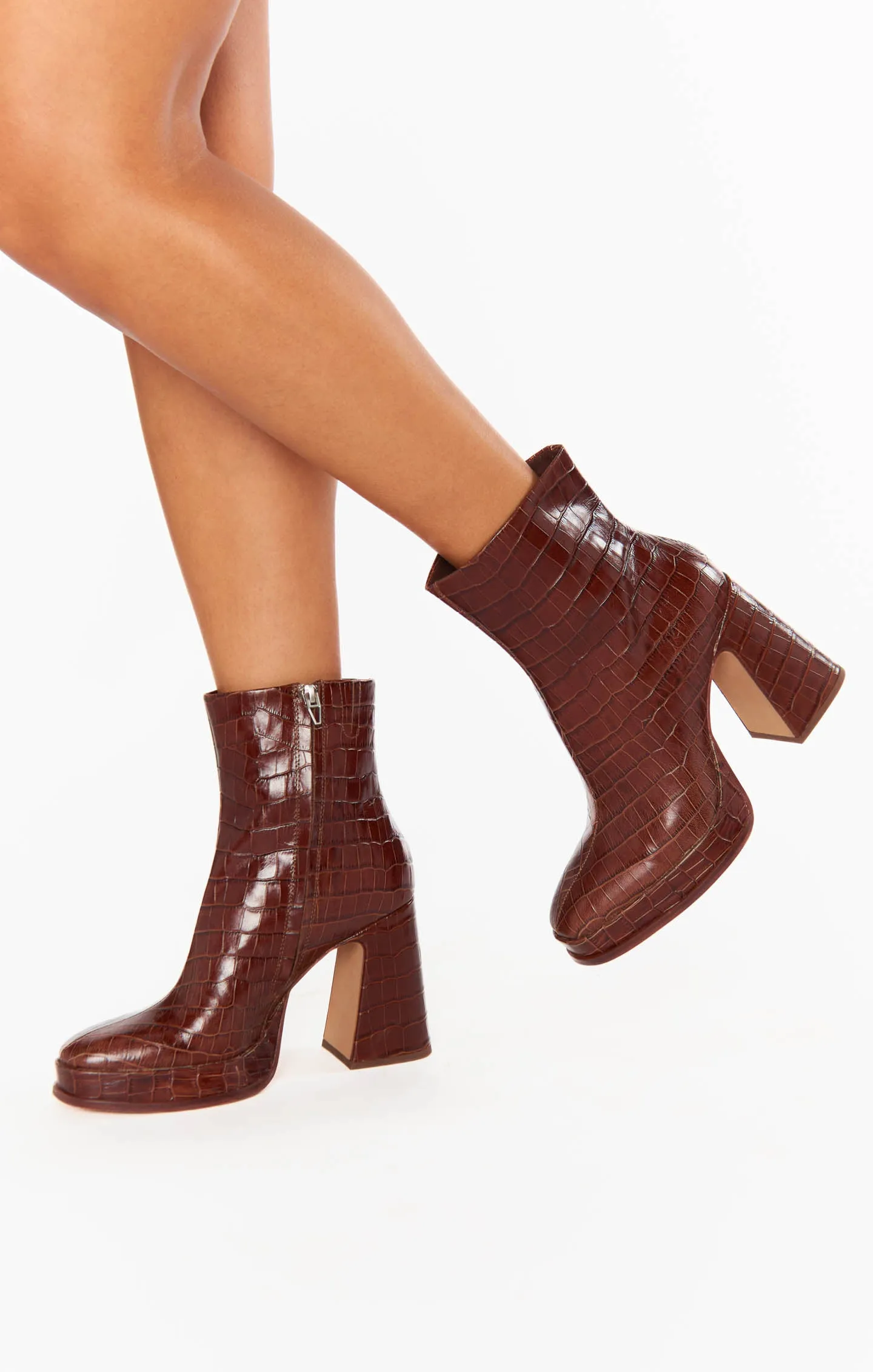 Dolce Vita Lochly Platform Bootie ~ Walnut