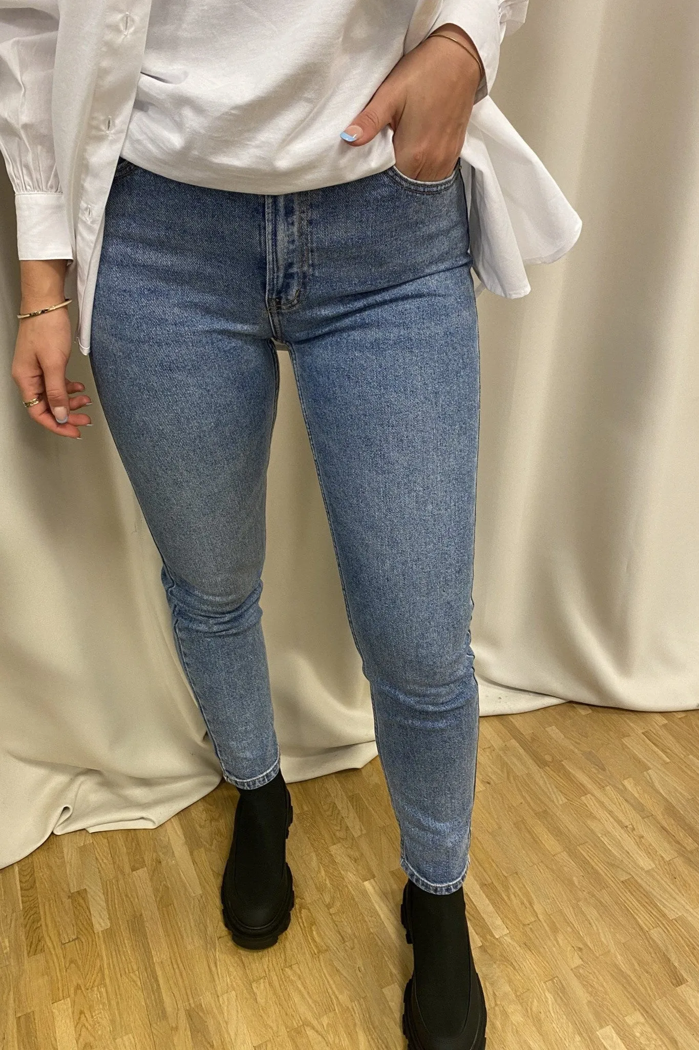 Emily High Waist Jeans - Medium Blue