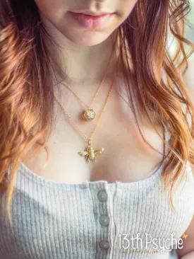 Gold bee and dried flowers double layered necklace set