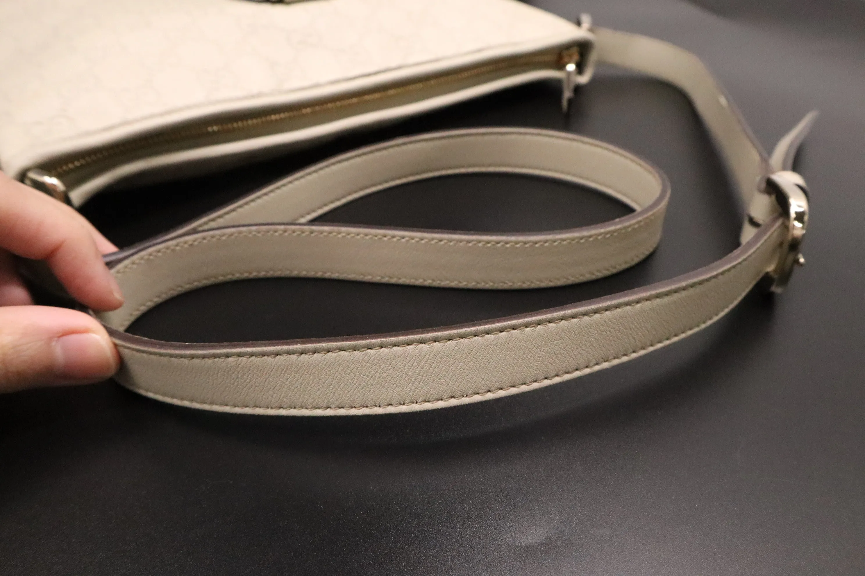 Gucci Crossbody in White Guccissima Leather