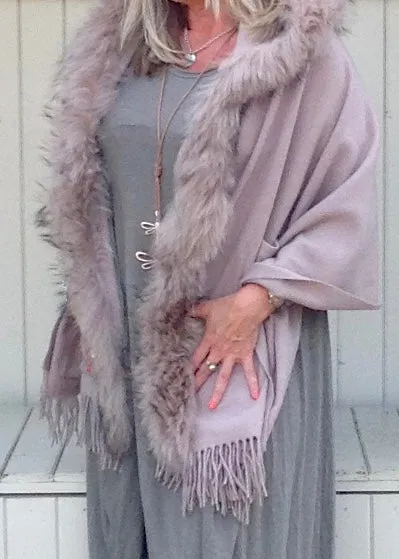 Lambswool Cape with Fur Trim Hood in Dusky Pink - Feathers Of Italy