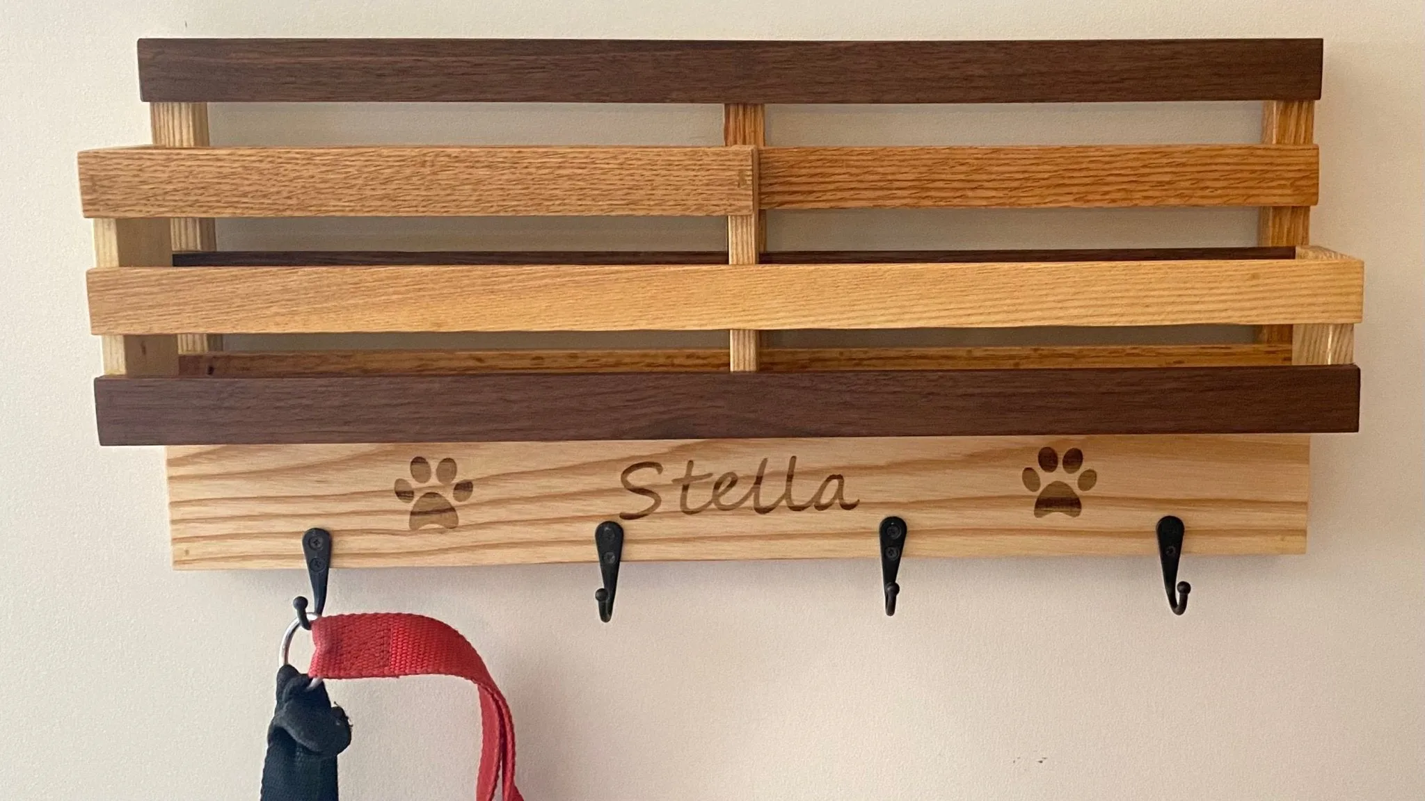 Leash Holder: Personalized with Pet Name/s