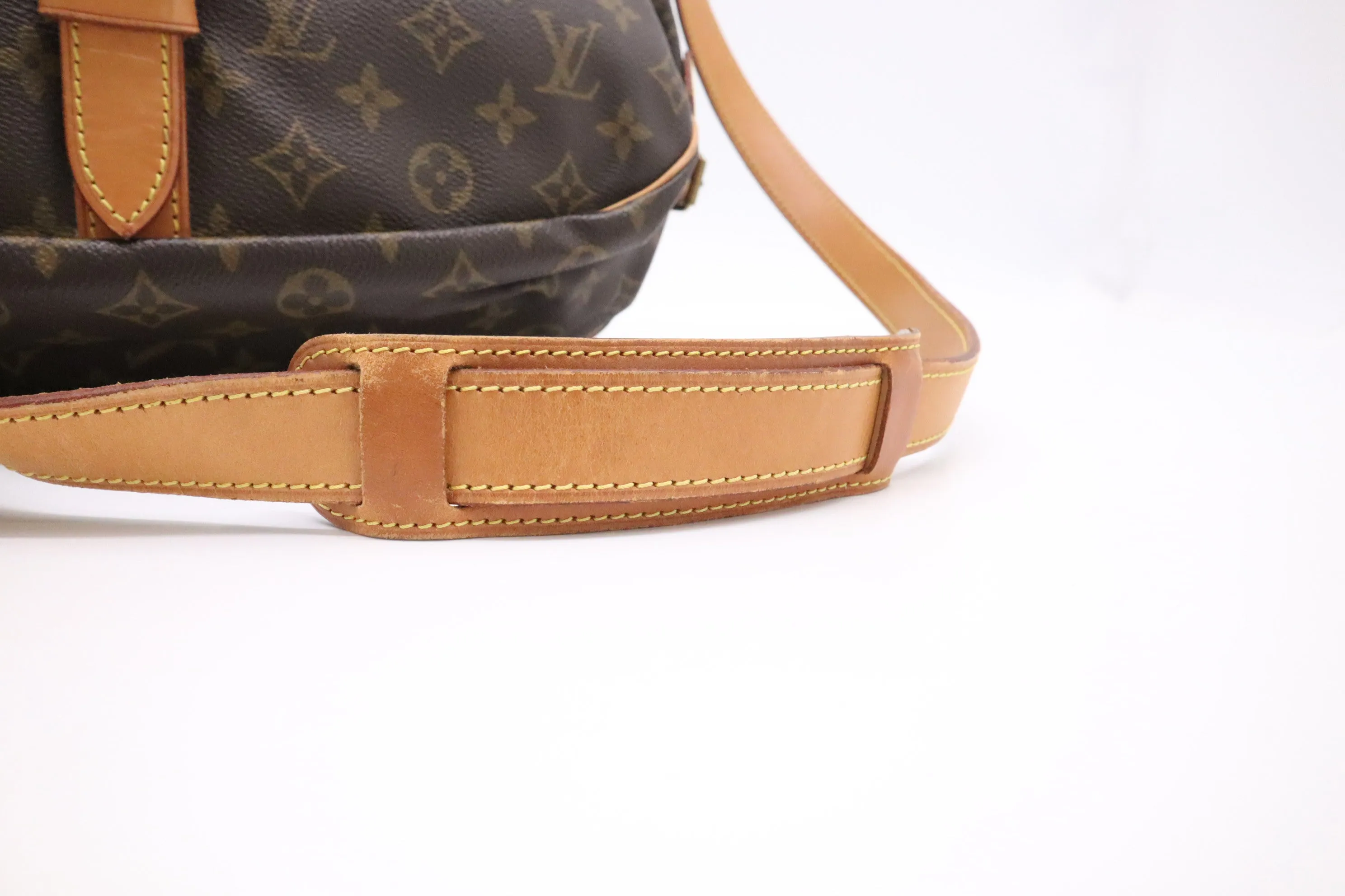 Louis Vuitton Saumur 35 in Monogram Canvas