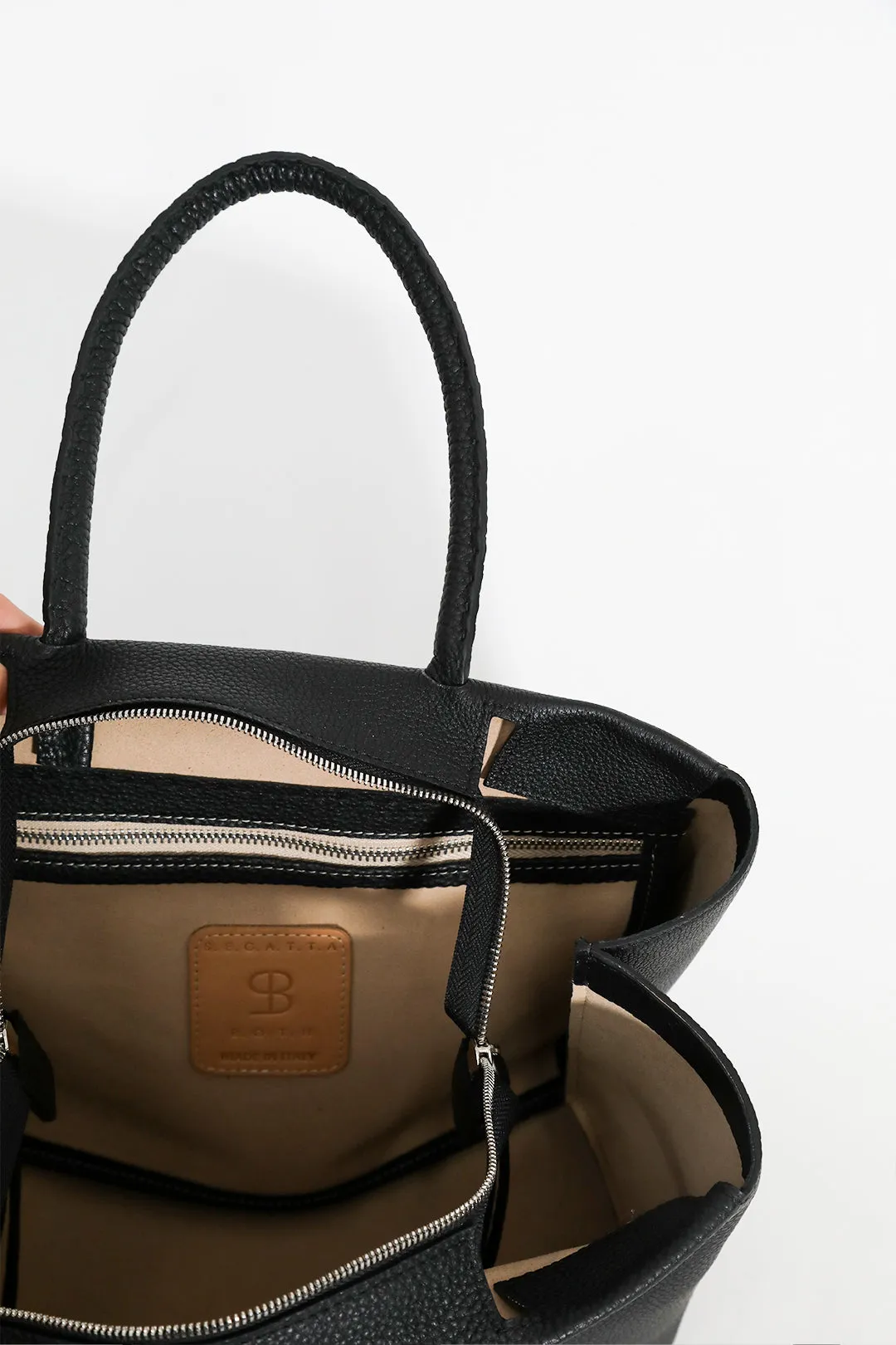 MARCEL HANDBAG IN ITALIAN LEATHER BLACK