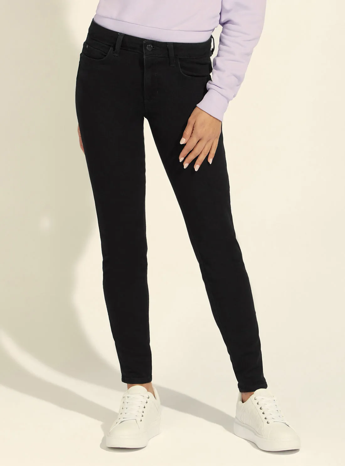 Mid-Rise Curve Skinny Denim Jeans in Black