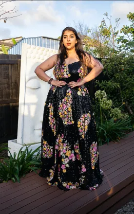 Noori Black Phool Aur Sitara Gown