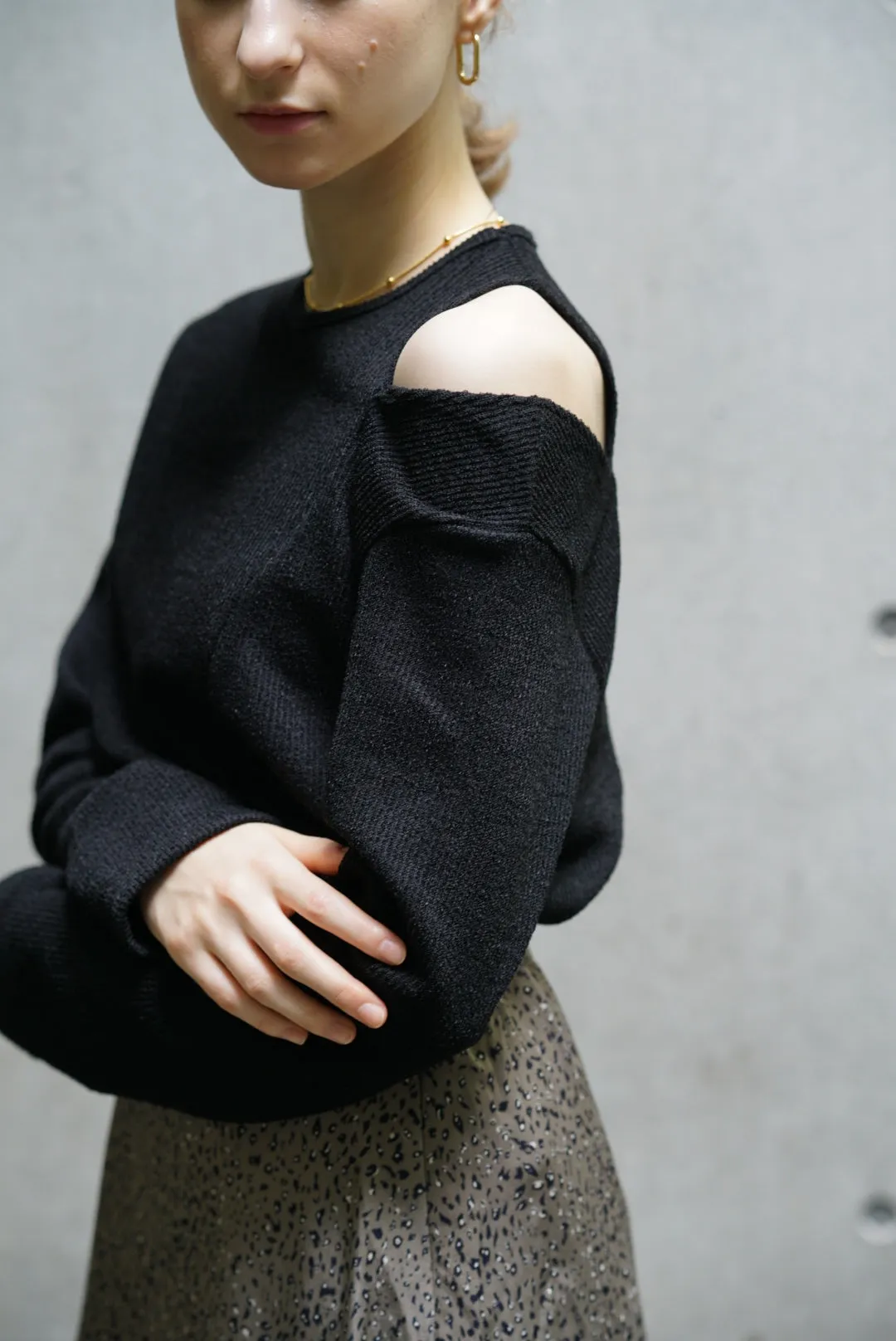 Open shoulder knit tops