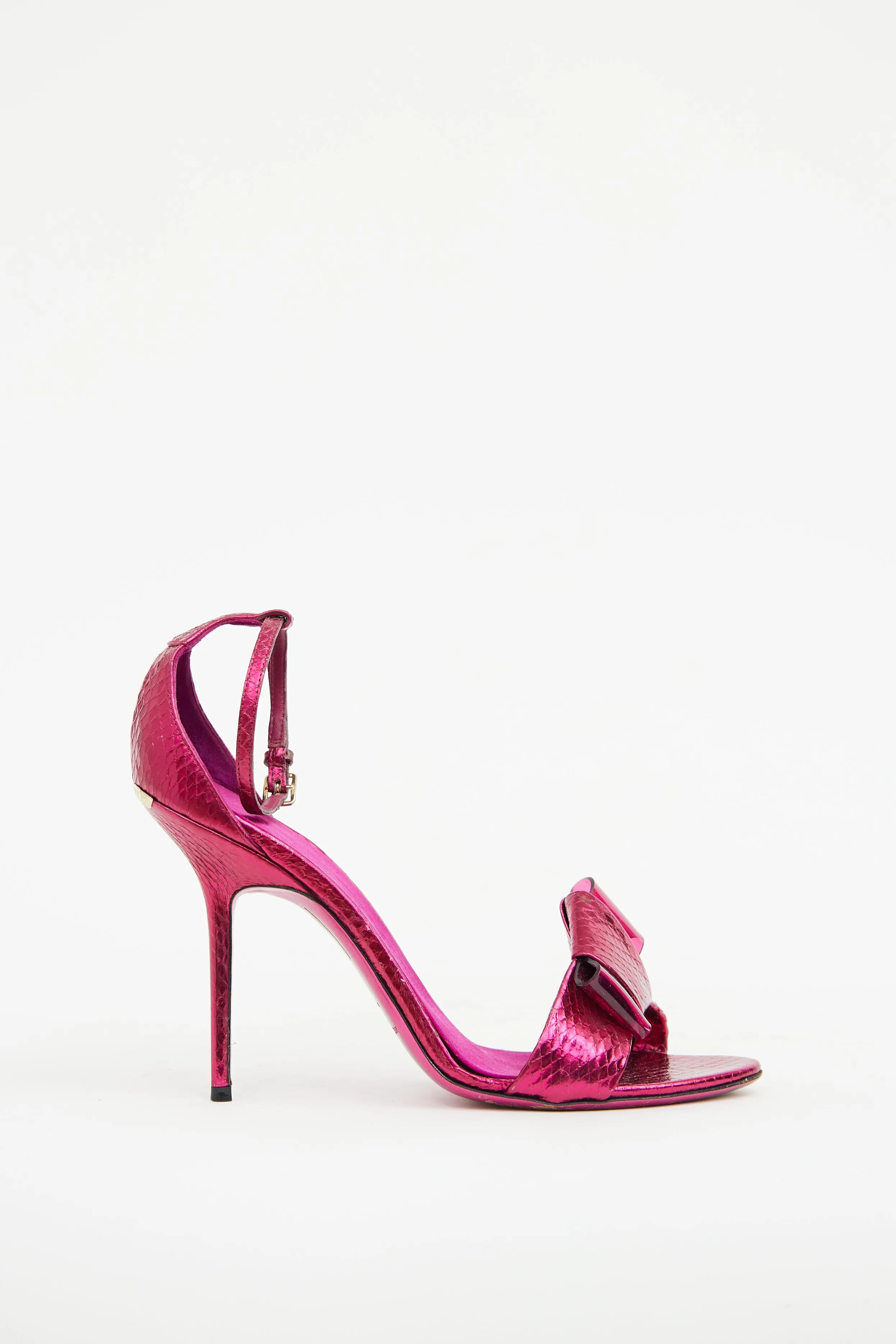 Pink Embossed Bow Pump