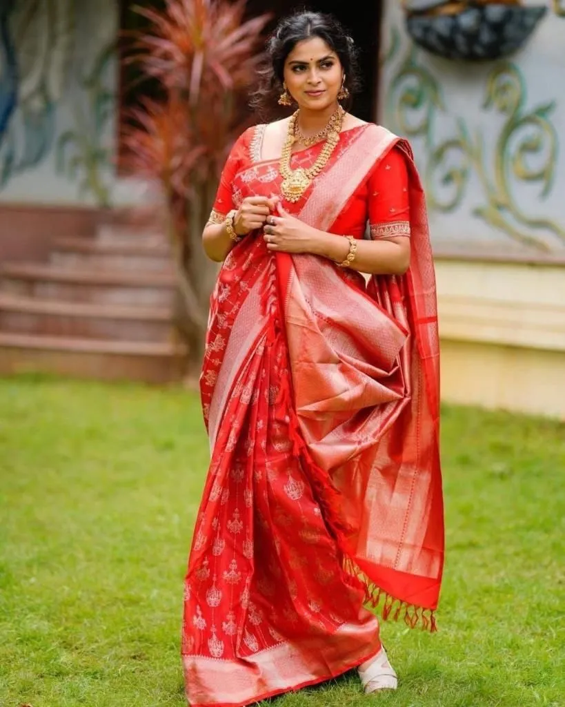 Red Lichi Silk Sarees With Jacquard Work