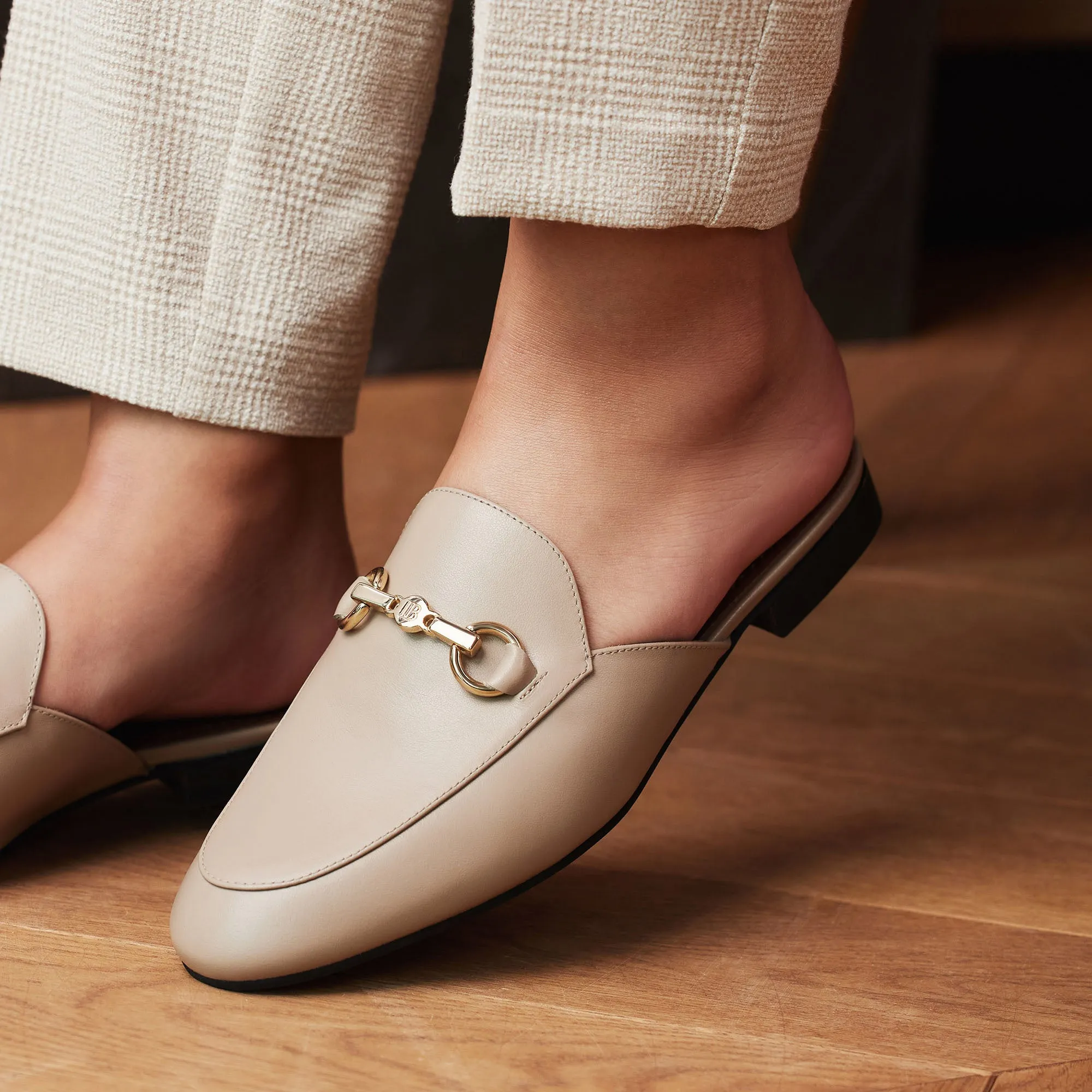 Vendôme Fleur taupe calfskin leather backless loafers