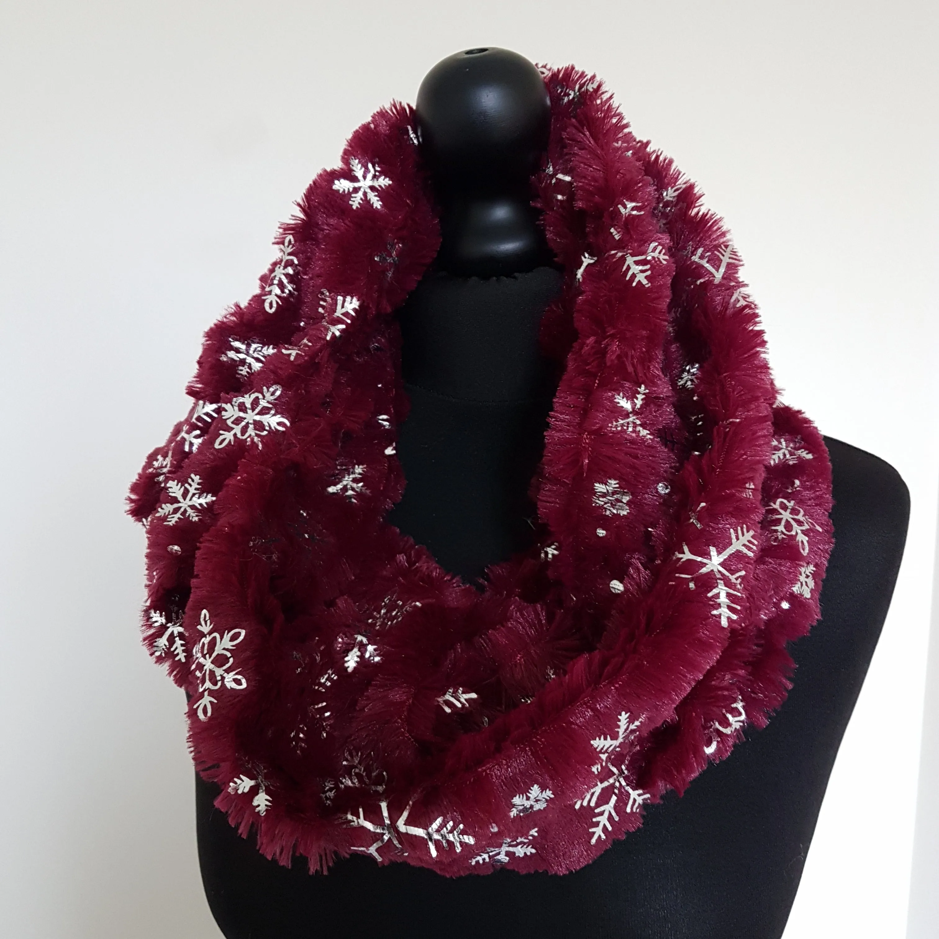 Wine Foiled Snowflake Twist Snood